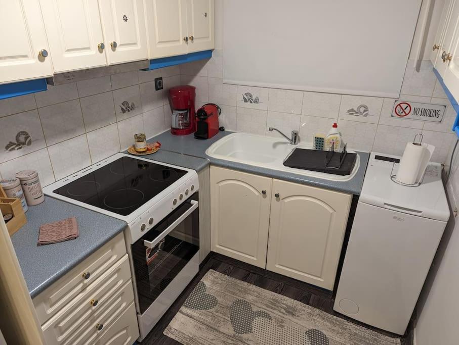 Cozy Apartm.Near Metro Ag.Marina Atina Dış mekan fotoğraf
